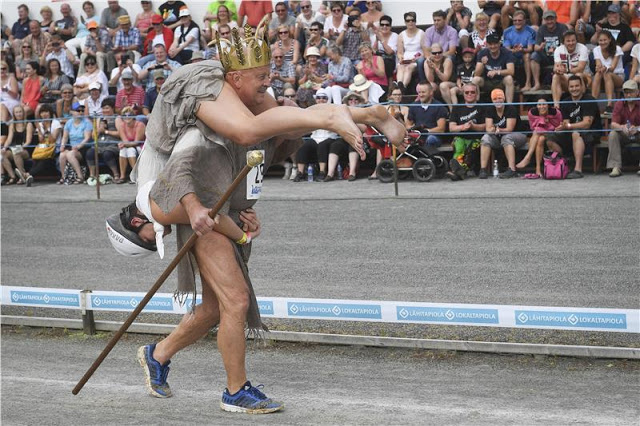 Παγκόσμιο πρωτάθλημα μεταφοράς... συζύγου! [photos] - Φωτογραφία 6