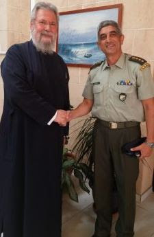 Συνάντηση Αρχιεπισκόπου Κύπρου με τον Διοικητή της ΕΛΔΥΚ - Φωτογραφία 1
