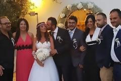 Γάμος στην ελληνική showbiz με έξι κουμπάρους και «παρέλαση» τραγουδιστών!