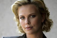 Έχει νέα σχέση η Charlize Theron; [photos]