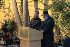 8664 - Εγκαινιάστηκε στην Αγιορειτική Εστία η έκθεση ζωγραφικής του παπα Αναστάση