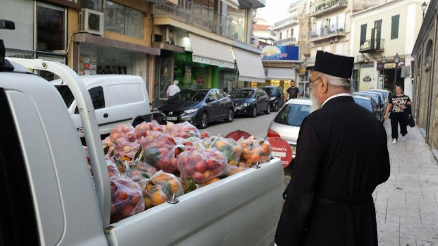 Πέντε τόνους φρούτα στο φιλανθρωπικό πρόγραμμα «Το καλάθι του πτωχού αδελφού» - Φωτογραφία 3