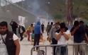 Πανικός στη Λέρο! Εξαγριωμένοι μετανάστες επιτέθηκαν με ξύλα και πέτρες σε αστυνομικούς