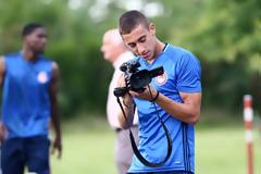 ΤΟΥΣ ΑΝΗΣΥΧΗΣΕ Ο... CAMERAMAN ΤΣΙΜΙΚΑΣ! (PHOTOS)