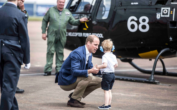 Ο τρίχρονος πρίγκιπας στο κόκπιτ ενός μαχητικού αεροσκάφους! - Φωτογραφία 3