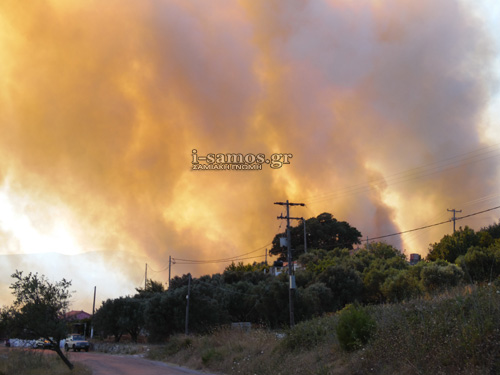 Σάμος: Ανεξέλεγκτα τα μέτωπα της φωτιάς! [photos+video] - Φωτογραφία 2