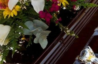 Αναβολή κηδείας λόγω …λάθος νεκρού - Φωτογραφία 1