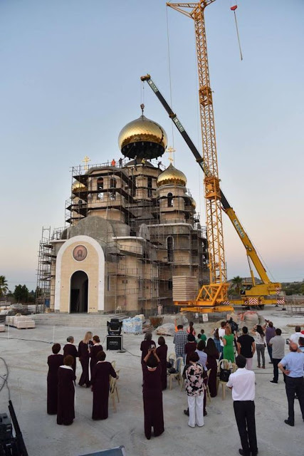 Πόλεμος στην Κύπρο για τους χρυσούς τρούλους... [photos] - Φωτογραφία 3