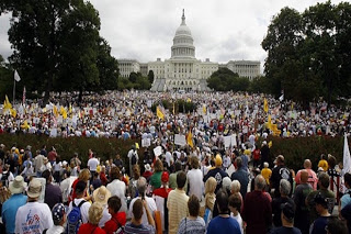 ΗΠΑ: Χιλιάδες άνθρωποι διαδήλωσαν ενάντια στην αστυνομική βία - Φωτογραφία 1