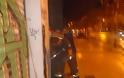 Πυροσβέστες απεγκλώβισαν το γατάκι που είχε σφηνώσει σε σιδερένια κολώνα στη Λ. Συγγρού