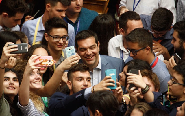 Πανικός στη Βουλή για μια selfie με τον πρωθυπουργό! - Φωτογραφία 7