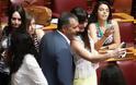 Πανικός στη Βουλή για μια selfie με τον πρωθυπουργό! - Φωτογραφία 8