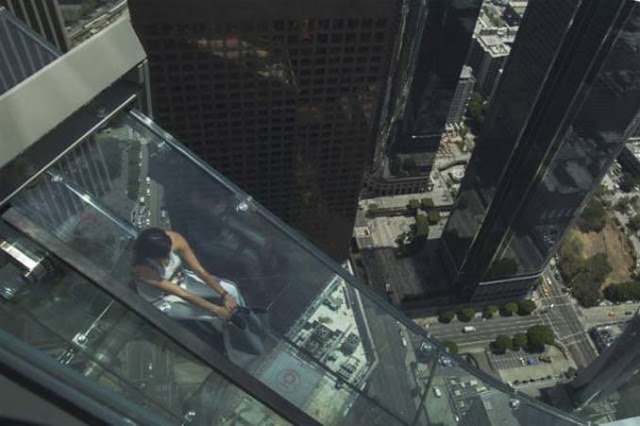 Θα μπαίνατε σε αυτή την γυάλινη τσουλήθρα στον 70ο όροφο; [photos] - Φωτογραφία 6