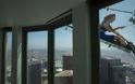 Θα μπαίνατε σε αυτή την γυάλινη τσουλήθρα στον 70ο όροφο; [photos] - Φωτογραφία 5