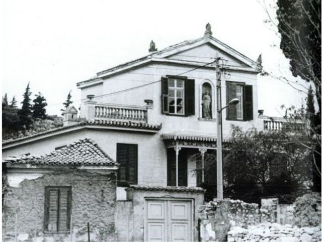 Το μυστηριώδες σπίτι με την πήλινη γυναίκα. Υπήρξε το πρώτο κέντρο διεκπεραίωσης ρουσφετιών στην Ελλάδα - Ο αστικός μύθος λέει ότι... [photos] - Φωτογραφία 5
