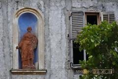 Το μυστηριώδες σπίτι με την πήλινη γυναίκα. Υπήρξε το πρώτο κέντρο διεκπεραίωσης ρουσφετιών στην Ελλάδα - Ο αστικός μύθος λέει ότι... [photos]