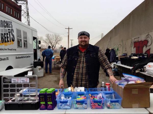 Μετέτρεψε το φορτηγό του σε κινητό ντους για να βοηθήσει τους άστεγους - Φωτογραφία 6