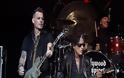 Νέα Υόρκη: Κατέρρευσε επί σκηνής ο κιθαρίστας των Aerosmith Τζο Πέρι [video] - Φωτογραφία 1