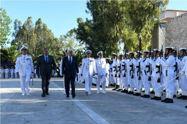 Η πολιτική και στρατιωτική ηγεσία του ΥΠΕΘΑ στην τελετή ορκωμοσίας των νέων Σημαιοφόρων - Φωτογραφία 2