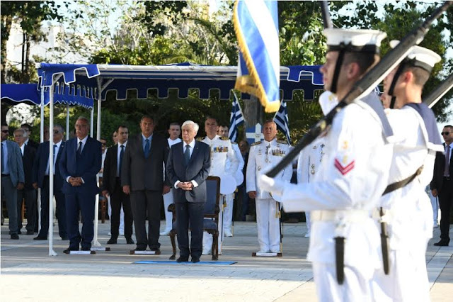 Η πολιτική και στρατιωτική ηγεσία του ΥΠΕΘΑ στην τελετή ορκωμοσίας των νέων Σημαιοφόρων - Φωτογραφία 5