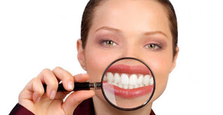 Ποιες είναι οι κακές συνήθειες που χαλάνε τα δόντια - Φωτογραφία 1