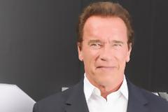 Ο Arnold Schwarzenegger κάνει ποδήλατο με τον γιο του! [photos]