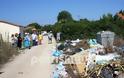 Κυανή Ακτή: Ζουν με τα σκουπίδια δίπλα στις πόρτες τους εδώ και δύο χρόνια