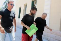 ΟΡΓΗ: Να ΓΙΑΤΙ δεν φυλακίστηκε ο πατέρας του 12χρονου - Συγχαρητήρια για τον νόμο Παρασκευόπουλου... [photos]