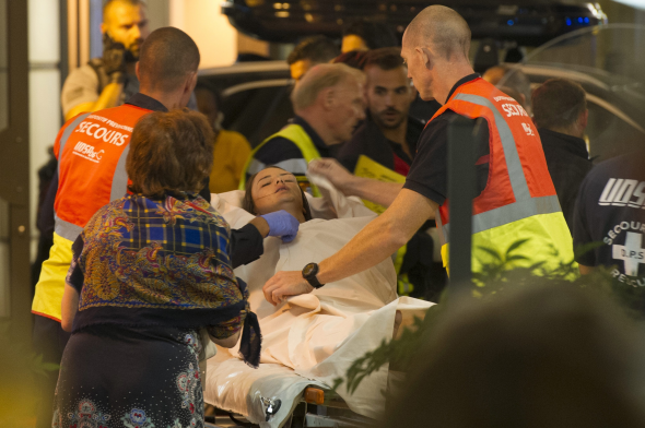 Παγκόσμιο σοκ από τη νέα επίθεση στη Γαλλία – 80 νεκροί και εκατοντάδες τραυματίες - ΒΙΝΤΕΟ - Φωτογραφία 10