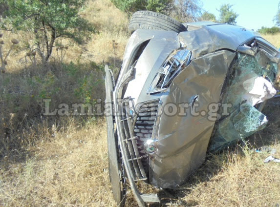 Λαμία: Το αυτοκίνητο διαλύθηκε από τις τούμπες - Τραυματίας ο οδηγός - Φωτογραφία 6