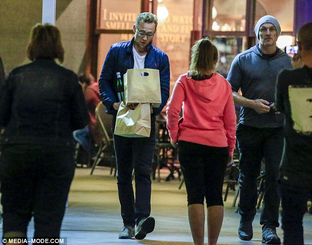 Ο Τom Hiddleston ετοίμασε μια ρομαντική βραδιά για την Taylor Swift [photos] - Φωτογραφία 2