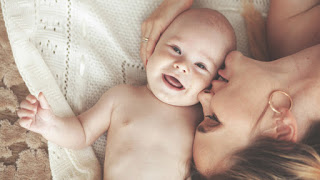 Περισσότερες γυναίκες αποκτούν το πρώτο τους παιδί μετά τα 40 παρά πριν τα 20 - Φωτογραφία 1