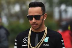 Συνεχίζεται το ρομάντζο του Lewis Hamilton με τη διάσημη τραγουδίστρια [photos]