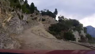ΑΥΤΟΣ είναι ο πιο ΕΠΙΚΙΝΔΥΝΟΣ δρόμος στην Ελλάδα! Που βρίσκεται; [video] - Φωτογραφία 1