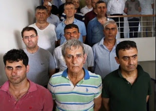 Τους γδύνουν, τους βάζουν στη σειρά και τους αναγκάζουν να…: Τα ΒΑΣΑΝΙΣΤΗΡΙΑ στους πραξικοπηματίες της Τουρκίας [photos] - Φωτογραφία 1