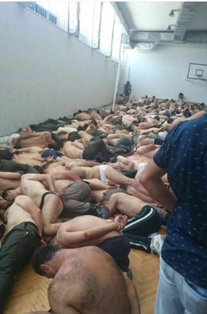 Τους γδύνουν, τους βάζουν στη σειρά και τους αναγκάζουν να…: Τα ΒΑΣΑΝΙΣΤΗΡΙΑ στους πραξικοπηματίες της Τουρκίας [photos] - Φωτογραφία 3