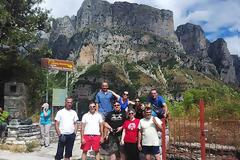 Μια ορειβατική ομάδα από Καστοριά βρέθηκε στο βαθύτερο φαράγγι του κόσμου στην περιοχή Ζαγοροχώριων