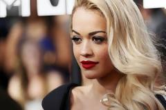 Τελικά με ποιον τα έχει η Rita Ora; Με άλλον πάει σπίτι της και με άλλον... [photos]