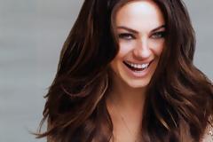 Η Mila Kunis είναι έγκυος και μας δείχνει το νέο look και την κοιλίτσα της! [photos]