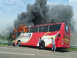 Τραγωδία στην Κίνα! Πυρκαγιά ξέσπασε σε τουριστικό λεωφορείο στην Κίνα - Δεν σώθηκε κανείς! - Φωτογραφία 6
