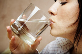 Το ήξερες; Πόσο νερό ΠΡΕΠΕΙ να πίνουμε για να αυξήσουμε το μεταβολισμό μας; - Φωτογραφία 1