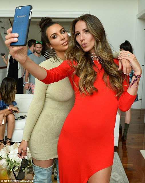 Θα πάθετε πλάκα! Πόσα πήρε η Kim Kardashian για να πάει σε πάρτυ Hamptons και να φωτογραφίζεται με τους καλεσμένους; [photos] - Φωτογραφία 4