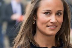 Θα πάθετε πλάκα! Δείτε το μονόπετρο της Pippa Middleton... [photos]