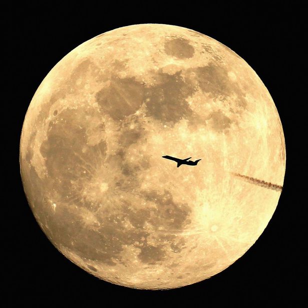 Αεροπλάνα…με φόντο το φεγγάρι! [photos] - Φωτογραφία 4