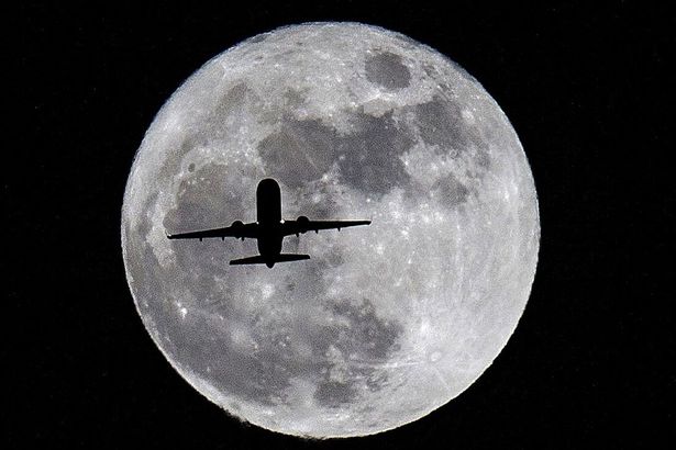 Αεροπλάνα…με φόντο το φεγγάρι! [photos] - Φωτογραφία 5