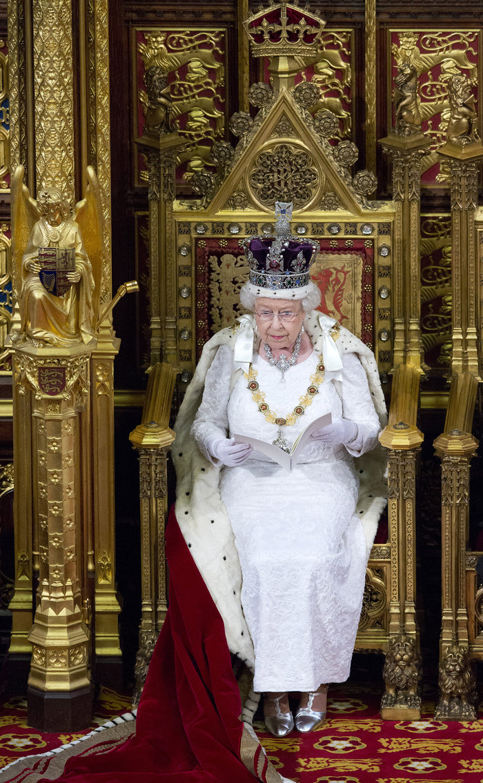 Θα εκπλαγείτε με τα 9 τρελά προνόμια της Βασίλισσας - Φωτογραφία 2