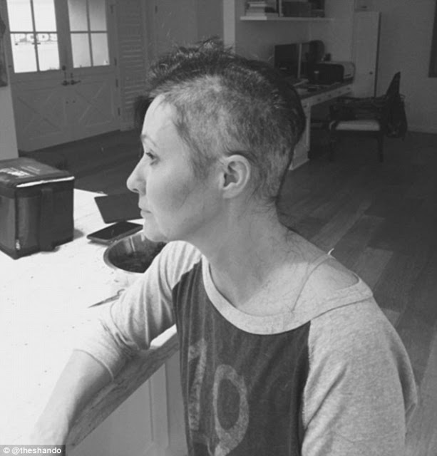 Πασίγνωστη ηθοποιός ξυρίζει τα μαλλιά της και αποκαλύπτει τη μάχη της με τον καρκίνο [photos] - Φωτογραφία 3