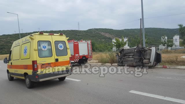 Λαμία: Τούμπαρε και έπεσε στην κολόνα [photos] - Φωτογραφία 2