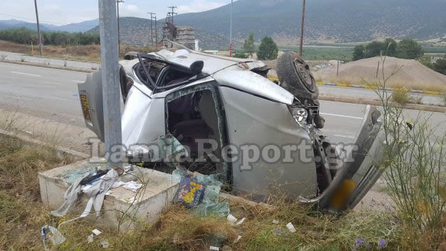 Λαμία: Τούμπαρε και έπεσε στην κολόνα [photos] - Φωτογραφία 6