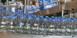 Πορίσματα - σοκ των επιθεωρητών Υγείας: Εμφιαλωμένο νερό από ακάθαρτα εργοστάσια εμφιάλωσης - Φωτογραφία 1